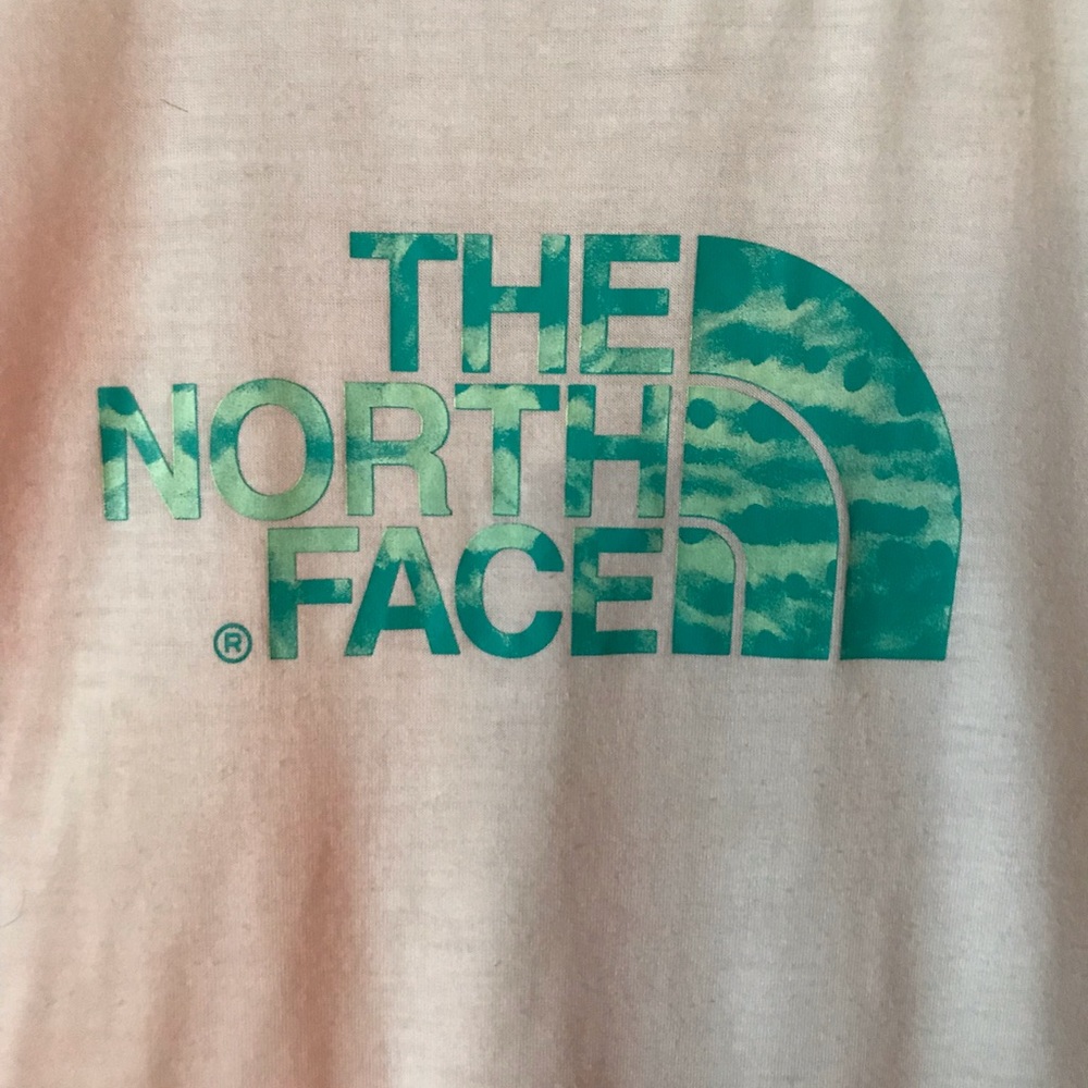 Women’s lightweight NorthFace Tee